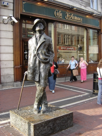 Statue de Joyce, 2